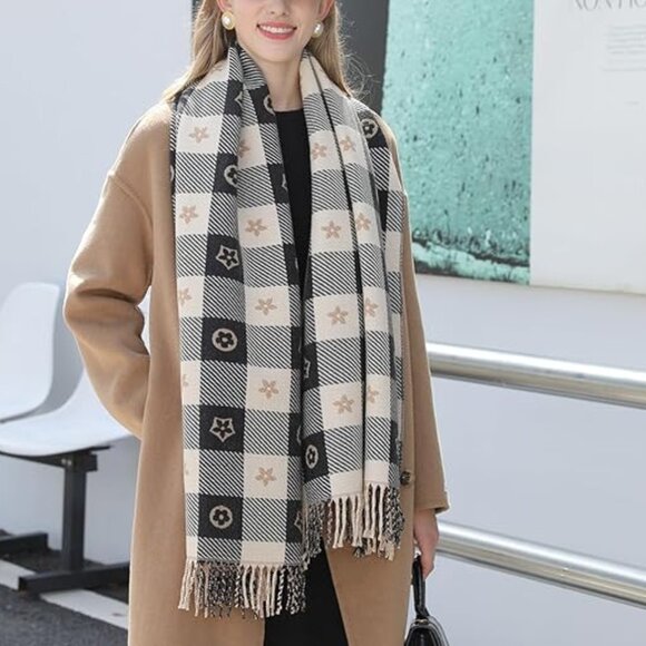 Cashmere Black Winter Scarf - Picture 4 of 7